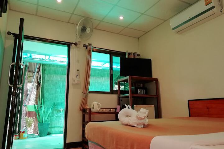 Room 29 of 137