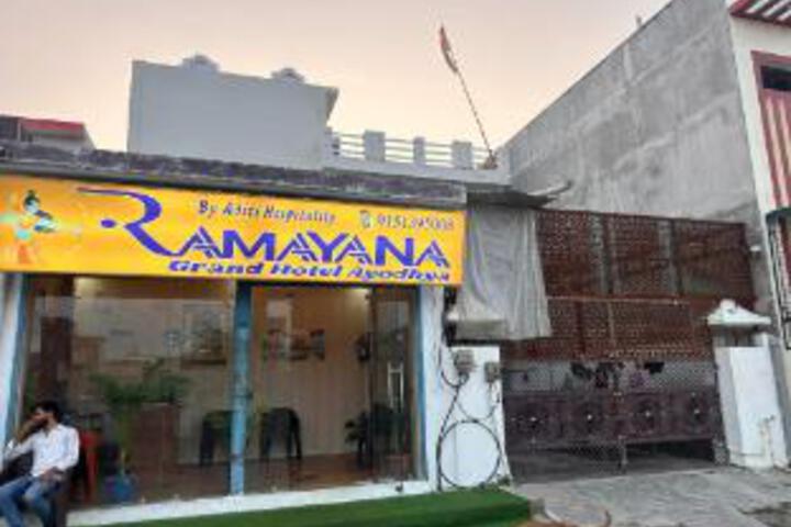 Goroomgo Ramayana Grand Hotel nearby Ram Mandir Ayodhya