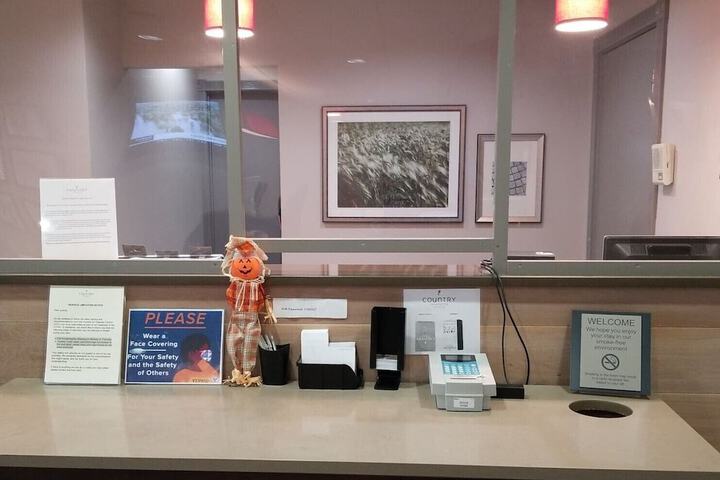 Check-in/check-out kiosk