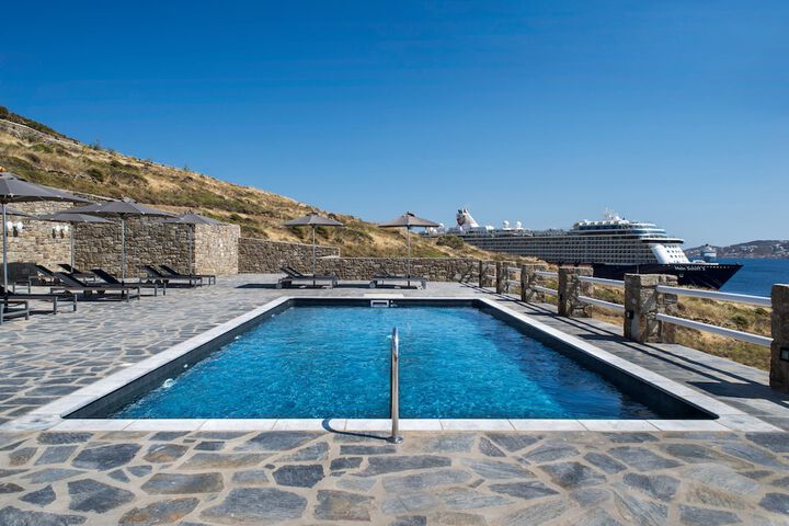Hotel Pool