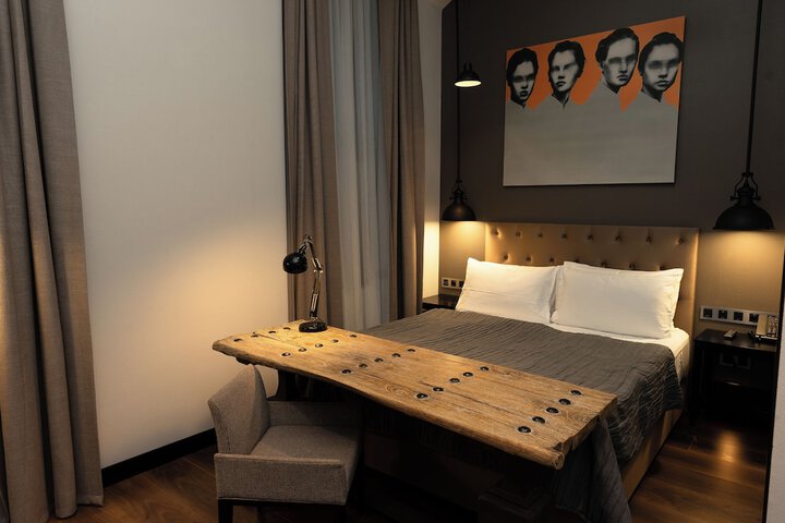 Room 28 of 77
