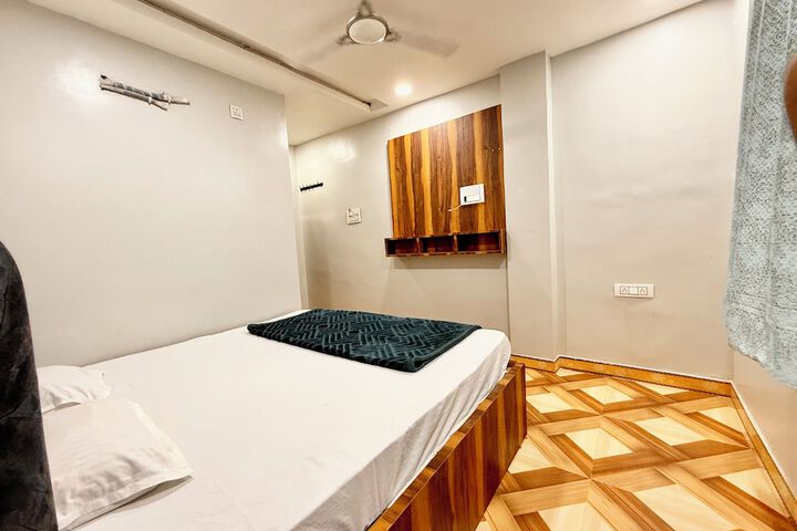 Room 7 of 31