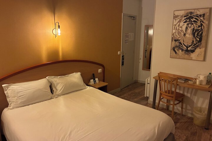 Room 15 of 35