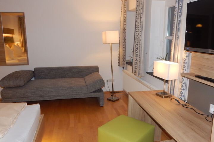 Room 35 of 69