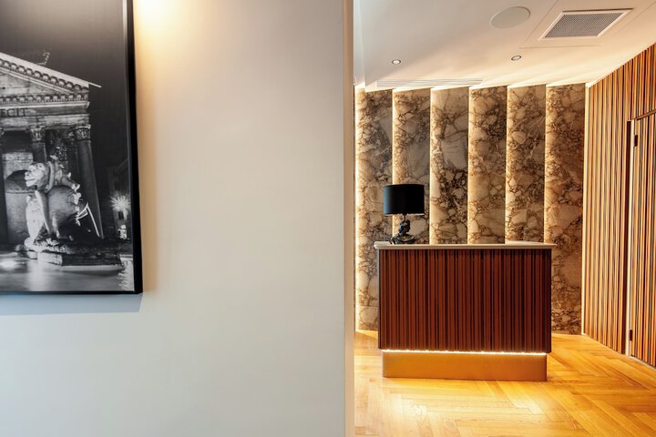 Entrance & Lobby