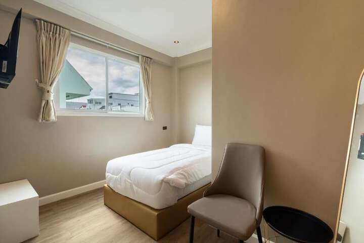Room 7 of 40