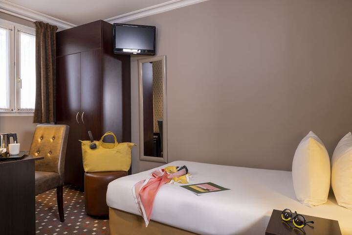 Room 33 of 82