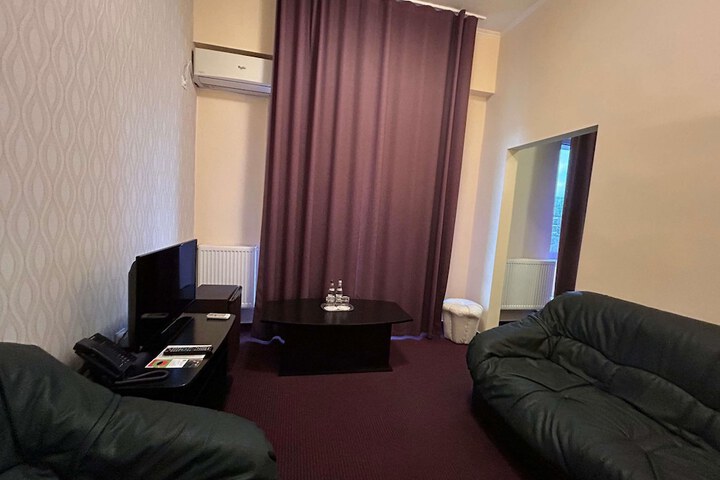 Room 37 of 151