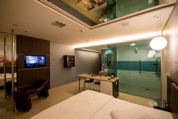 Room 18 of 42