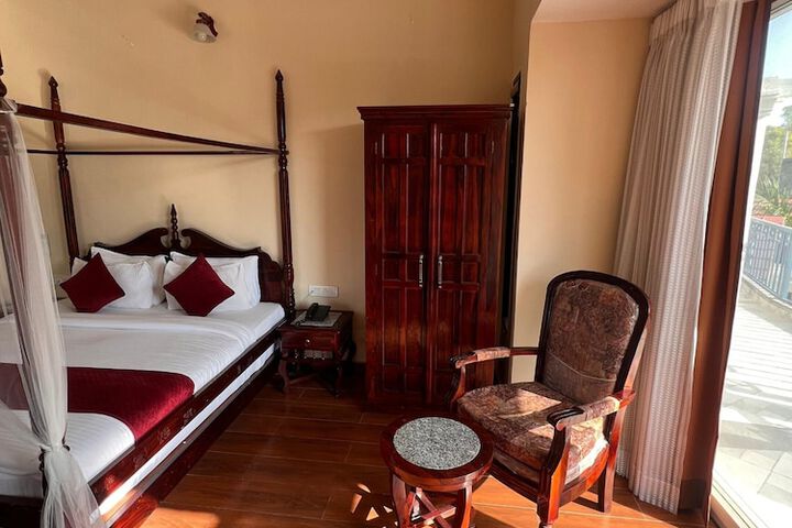 Room 6 of 17