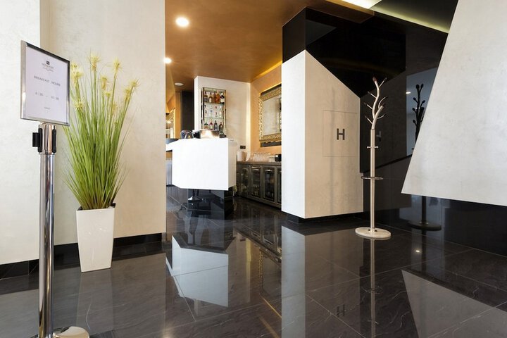 Lounge 220 of 267