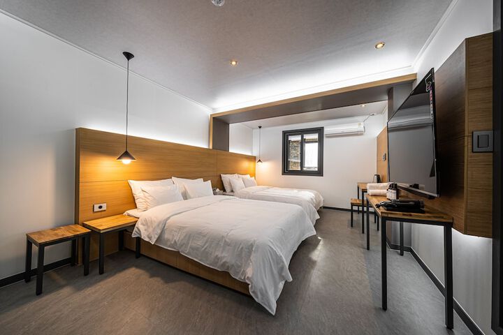 Room 15 of 92