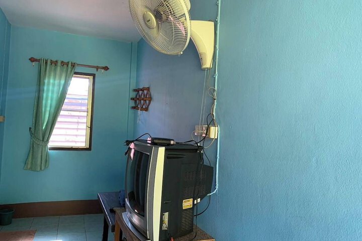 Room 11 of 24