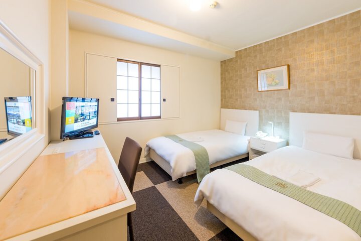 Room 9 of 34