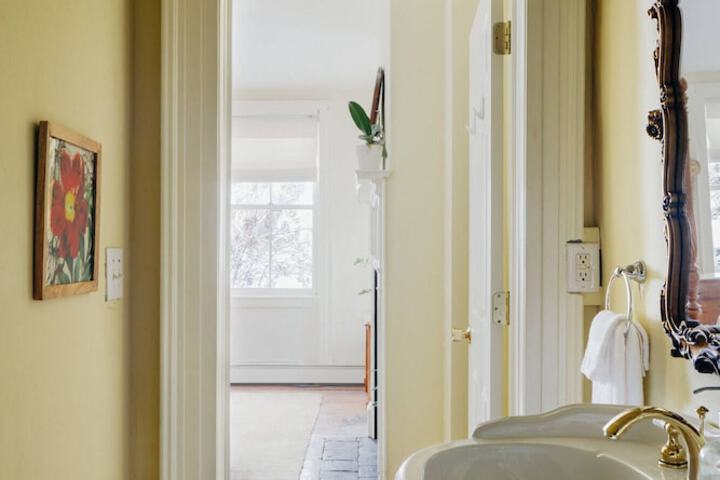 Room 17 of 27