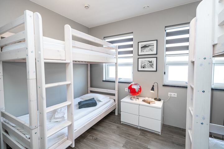Room 3 of 27