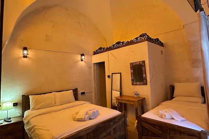 Room 3 of 27