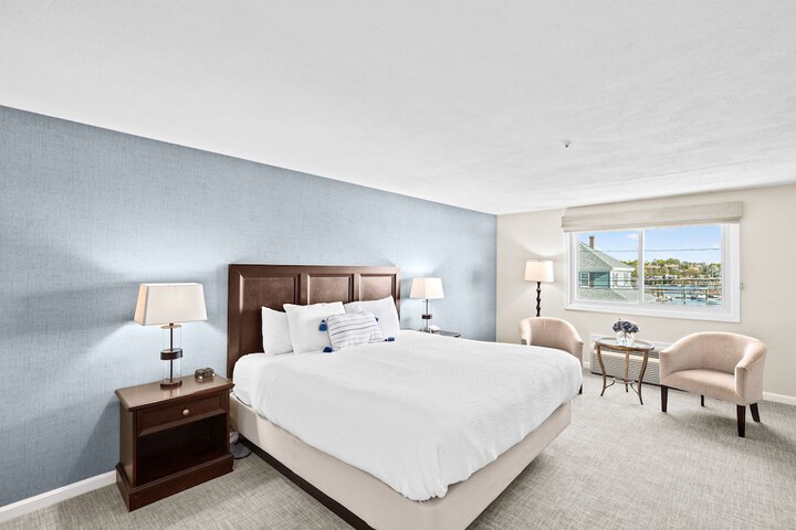 Room 17 of 32