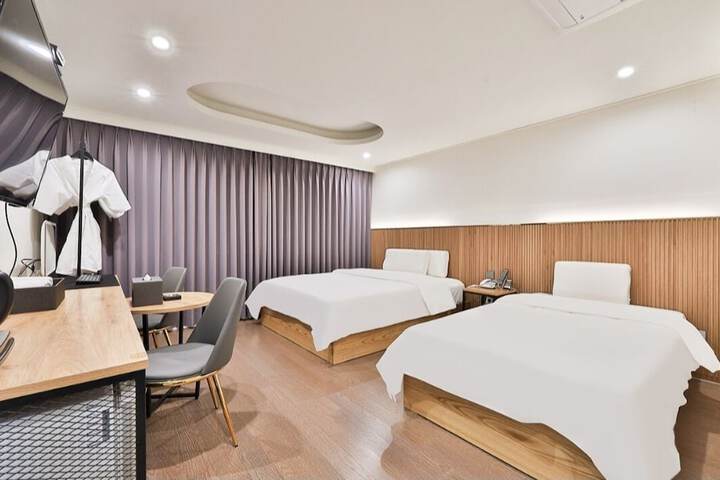 Room 10 of 44