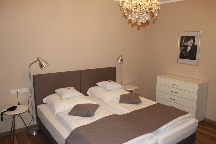 Room 5 of 40