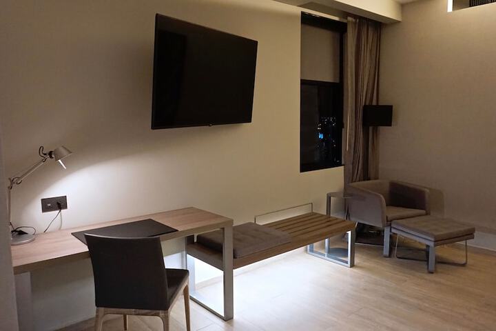 Room 6 of 65