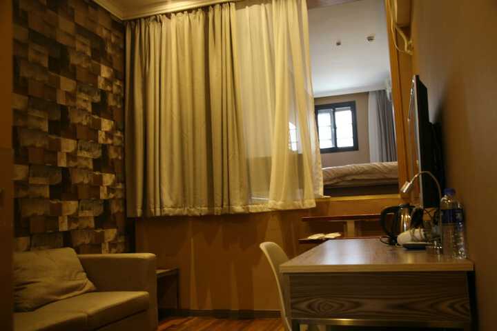 Room 62 of 90