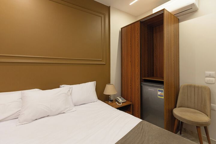 Room 3 of 74