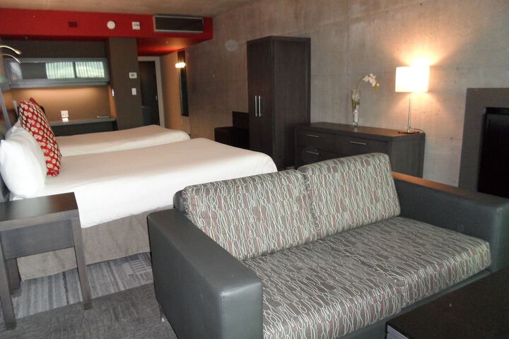 Room 8 of 94