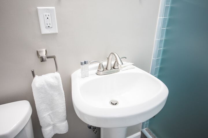 Bathroom sink