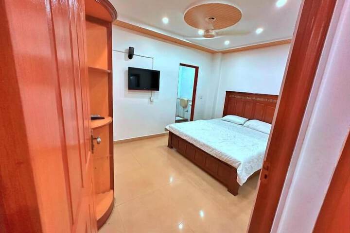 Room 8 of 37