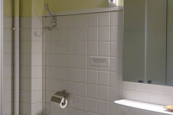 Room 30 of 76