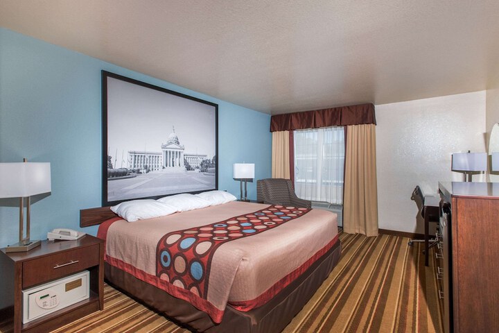 1 King Bed (5 of 12)