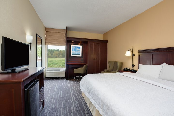 1 King Bed (10 of 10)