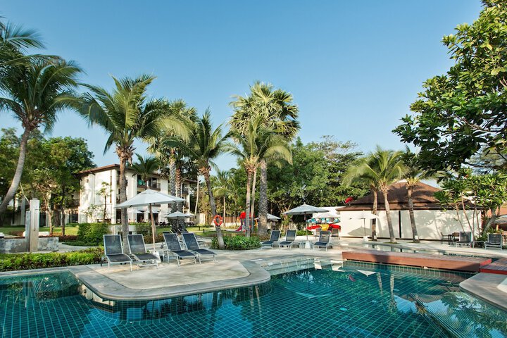 Hotel with Pool