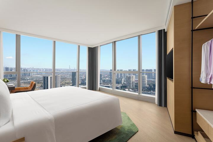Room 5 of 15