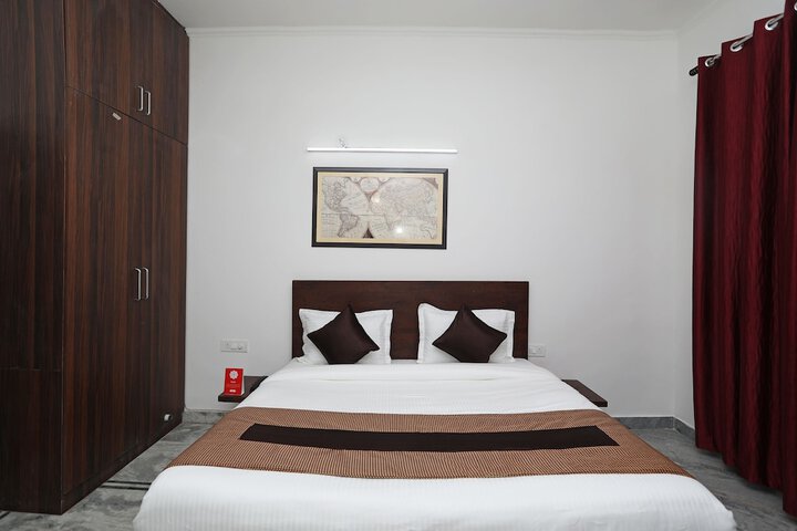 Room 11 of 18