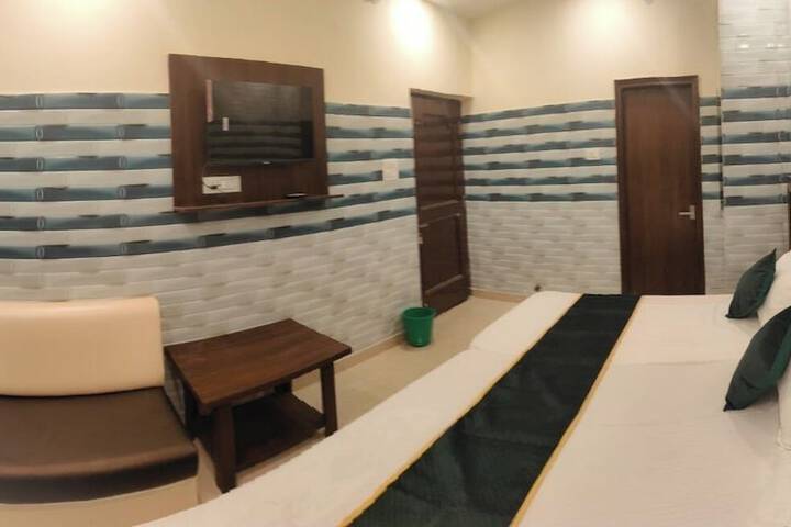 Room 19 of 28