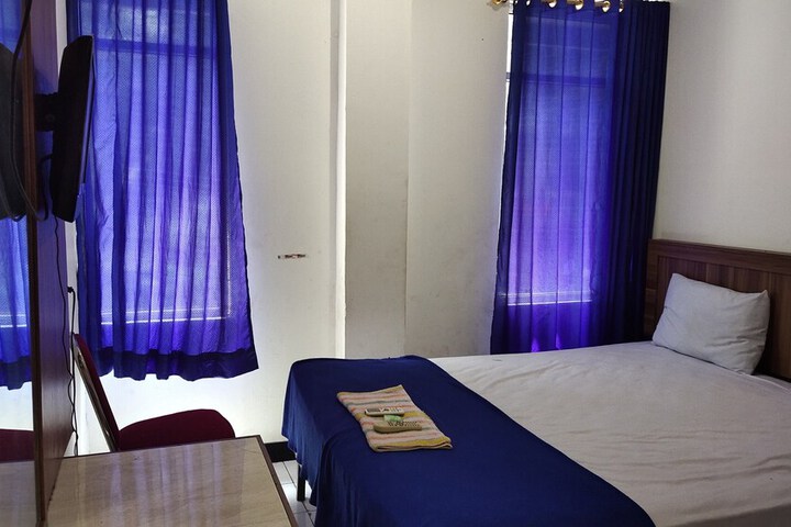Room 7 of 16