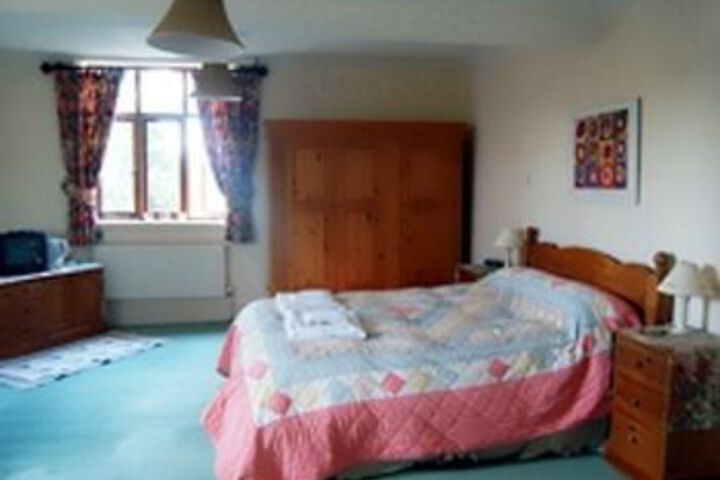 Room 6 of 8