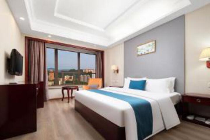 Room 7 of 8