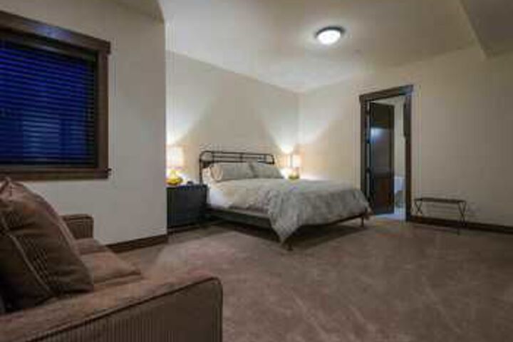 Room 7 of 27