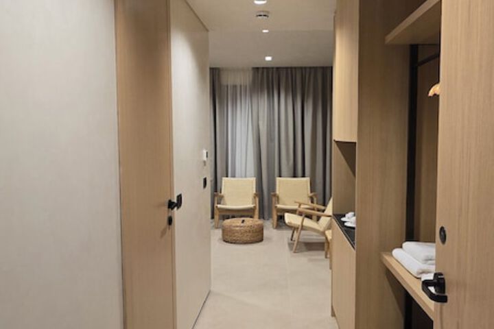 Room 42 of 91