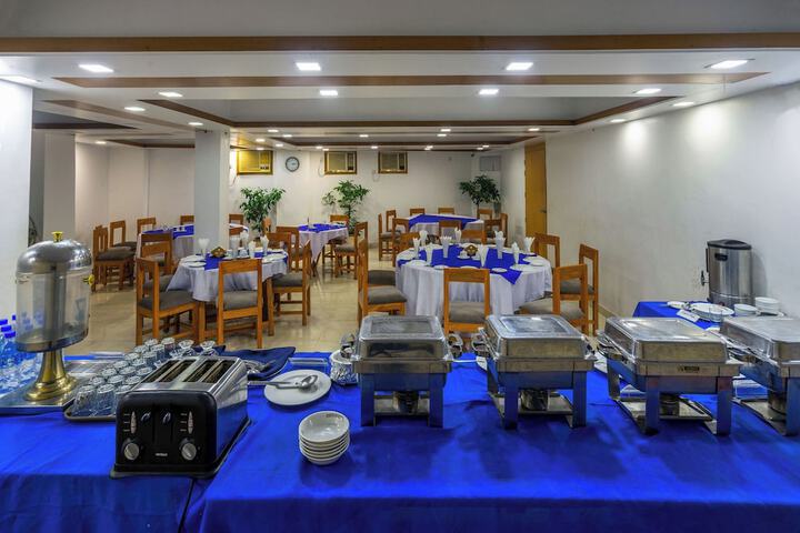 Dining 17 of 19