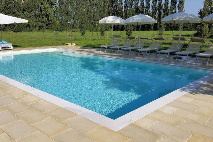 Pool Hotel