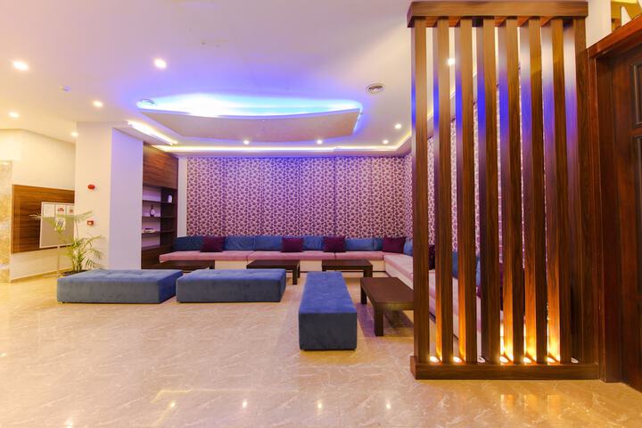 Entrance & Lobby