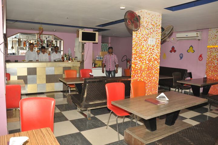 Lounge 141 of 169