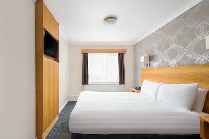 Room 7 of 32