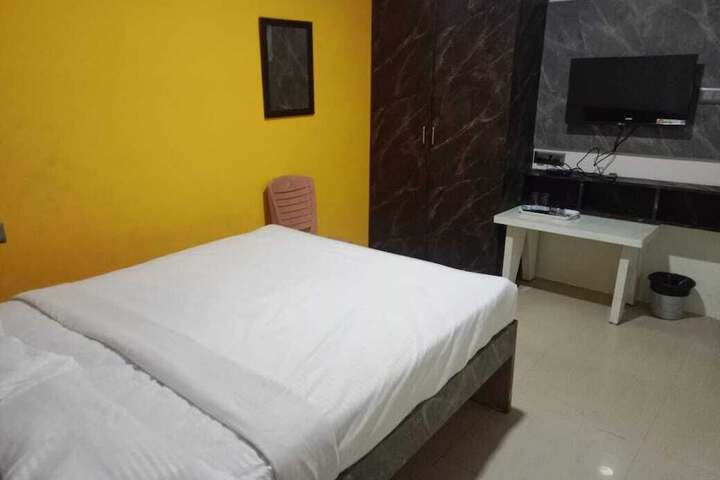 Room 2 of 16