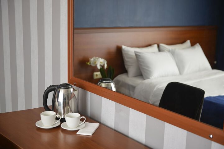 Room 4 of 37