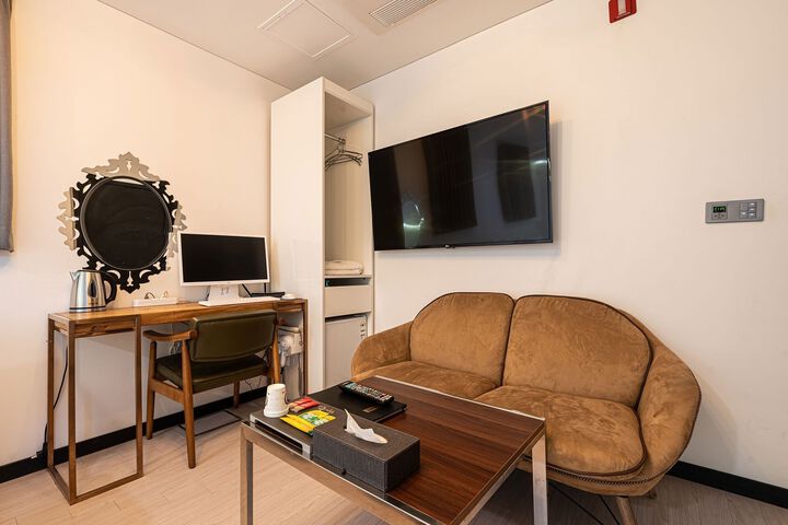 Room 80 of 165